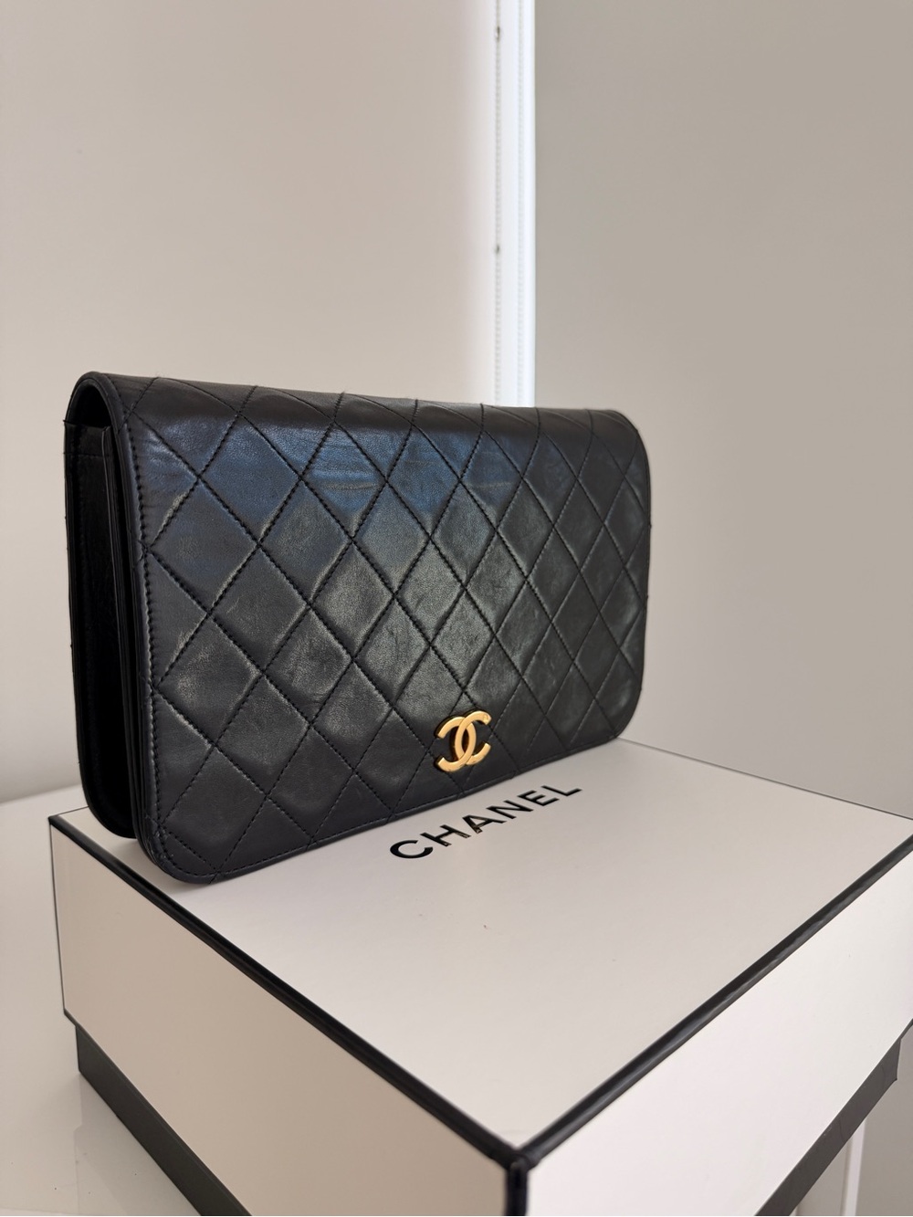 CHANEL Black Quilted Lambskin Shoulder Bag with Gold Hardware - Picture 5 of 8
